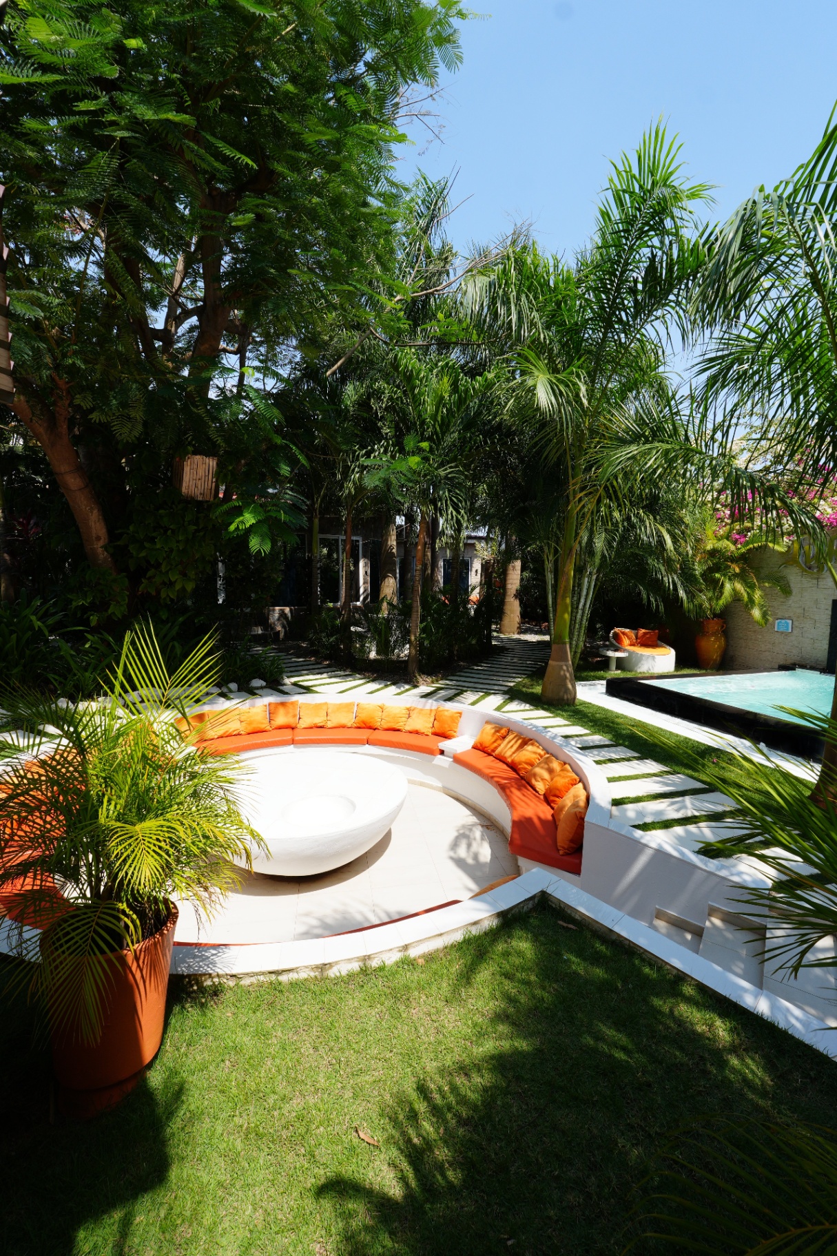 Sunken lounge with open lawn and palms